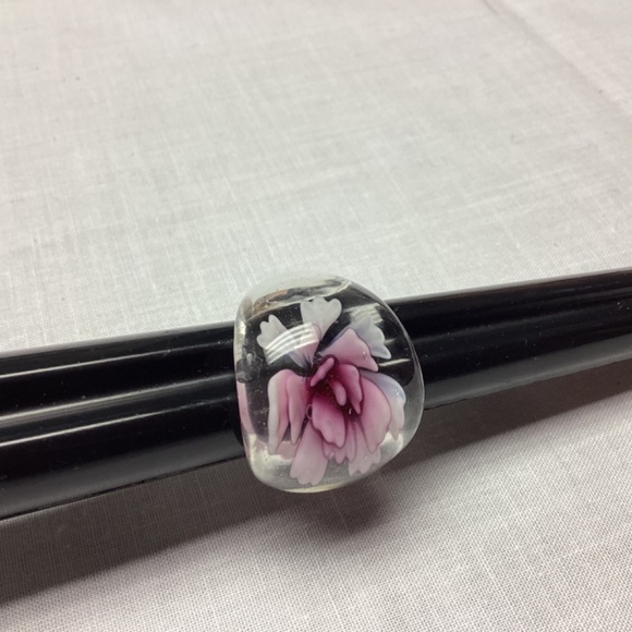 Clear Glass Ring with Pink rose inside,   EUC - Picture 8 of 8